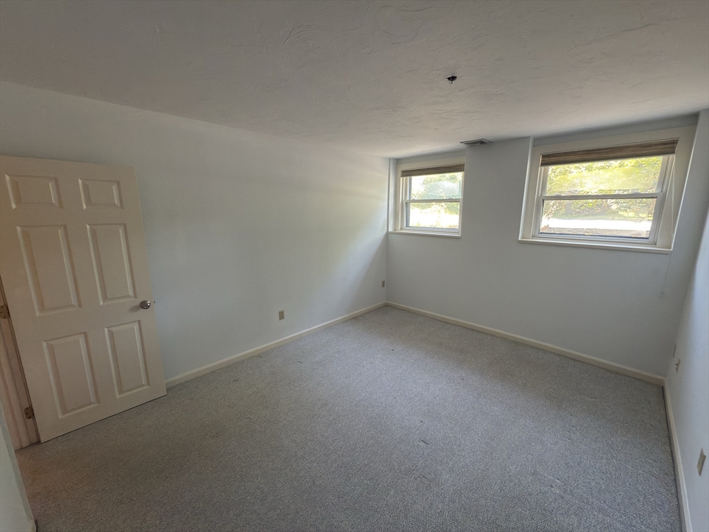 2 bed, 1 bath apartment for rent at 280 Village St Unit J1, Medway — photo 11 of 19