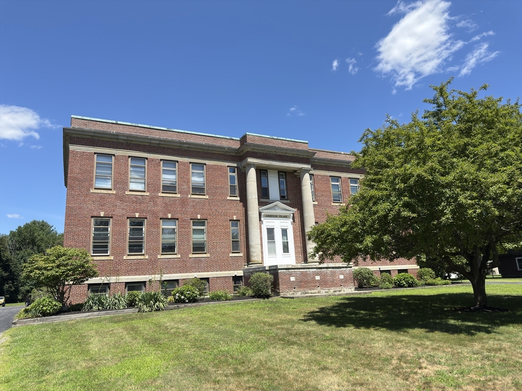 2 bed, 1 bath apartment for rent at 280 Village St Unit J1, Medway — photo 1 of 19