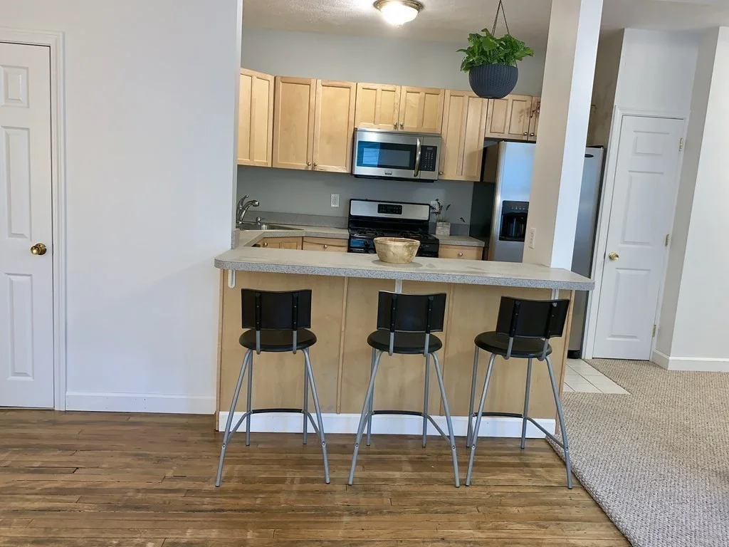 3 bed, 1 bath apartment for rent at 280 Western Ave Unit 1, Riverside — photo 3 of 15