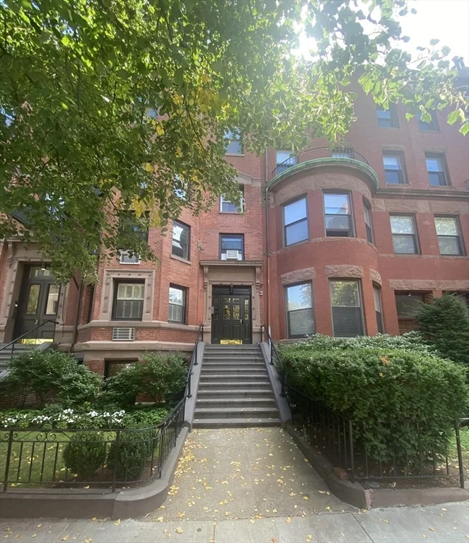 1 bed, 1 bath apartment for rent at 281 Beacon St Unit 17, Back Bay — photo 1 of 9