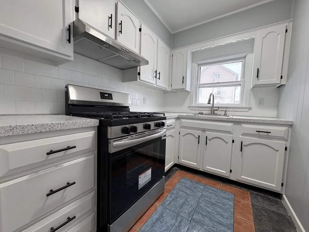 4 bed, 1 bath apartment for rent at 281 Blackstone Unit 1, Fall River — photo 2 of 9