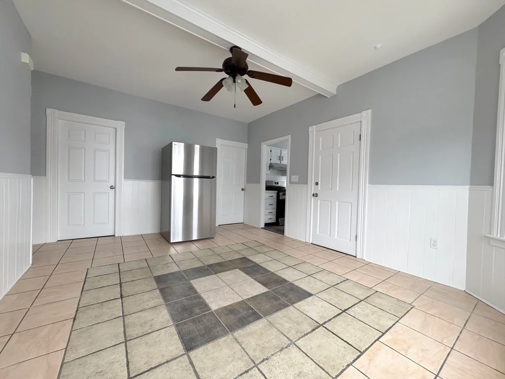 4 bed, 1 bath apartment for rent at 281 Blackstone Unit 1, Fall River — photo 7 of 9