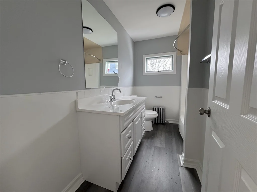 4 bed, 1 bath apartment for rent at 281 Blackstone Unit 1, Fall River — photo 3 of 9