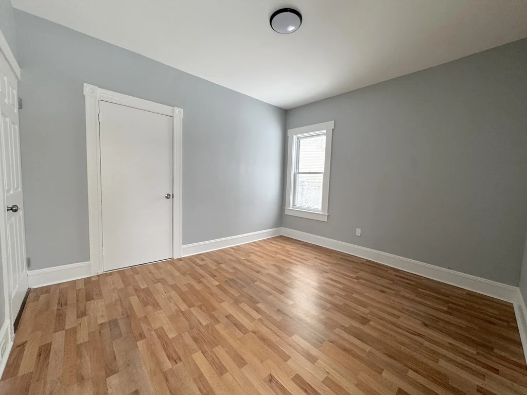 4 bed, 1 bath apartment for rent at 281 Blackstone Unit 1, Fall River — photo 6 of 9