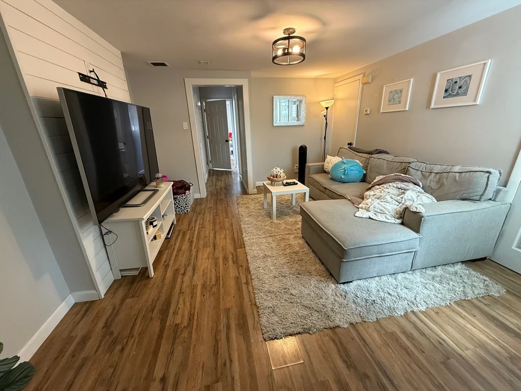 4 bed, 1 bath apartment for rent at 281 Bowen Unit 2, South Boston — photo 2 of 24