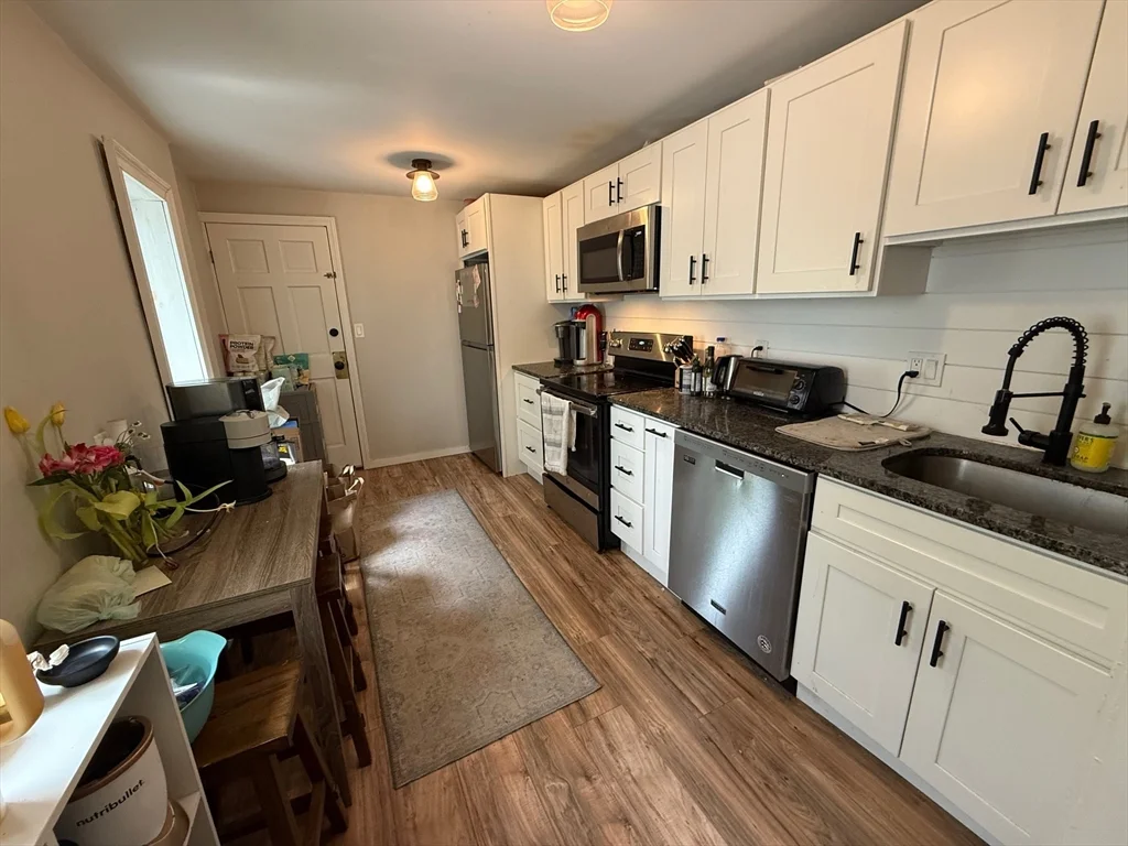 4 bed, 1 bath apartment for rent at 281 Bowen Unit 2, South Boston — photo 4 of 24