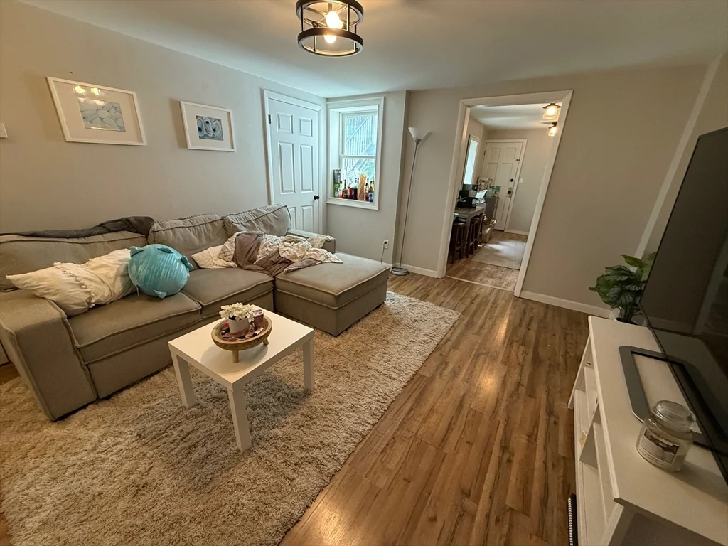 4 bed, 1 bath apartment for rent at 281 Bowen Unit 2, South Boston