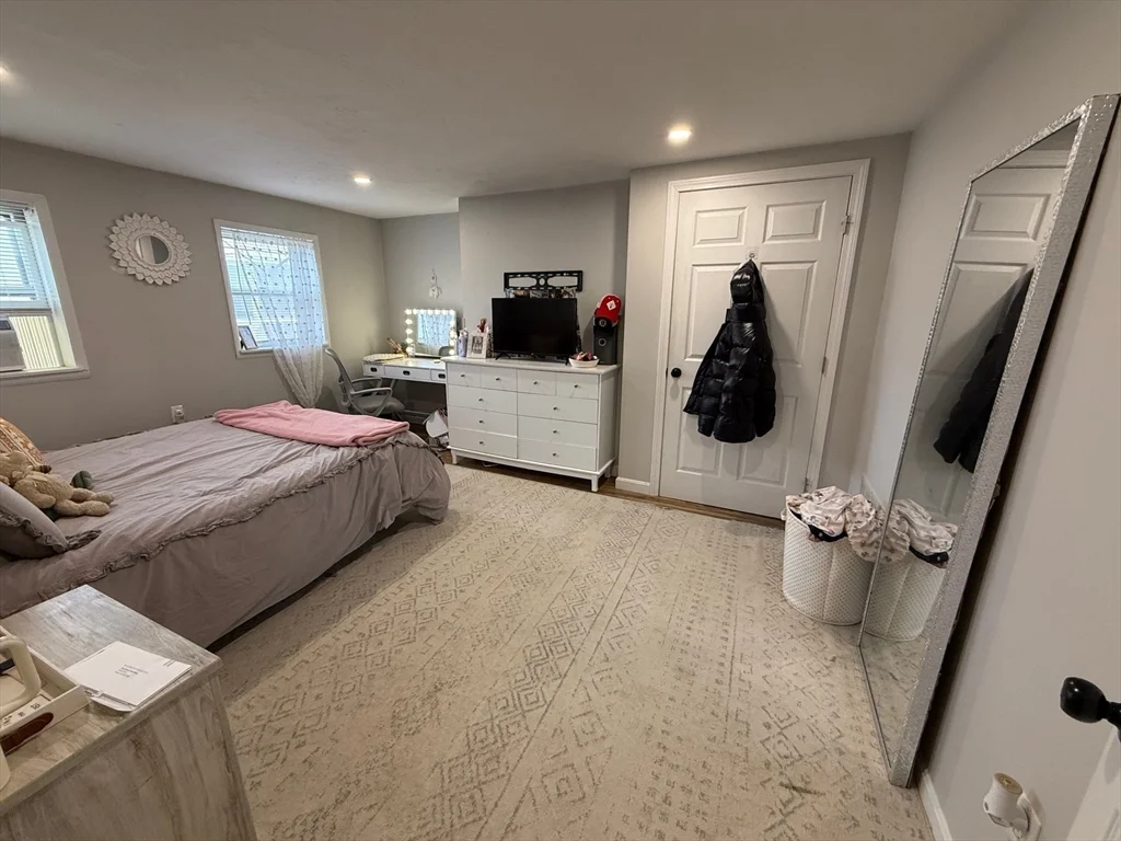 4 bed, 1 bath apartment for rent at 281 Bowen Unit 2, South Boston — photo 8 of 24