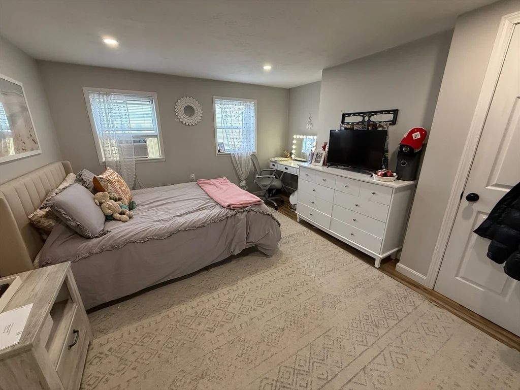 4 bed, 1 bath apartment for rent at 281 Bowen Unit 2, South Boston — photo 9 of 24
