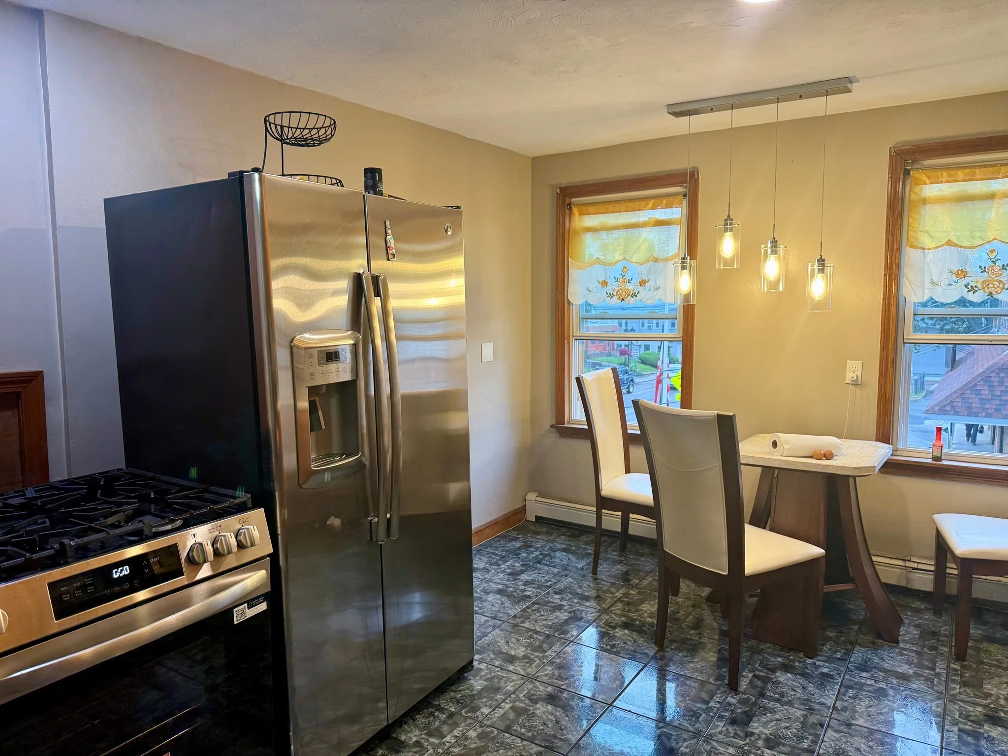 3 bed, 2 bath apartment for rent at 281 Court St Unit 2, North Plymouth — photo 3 of 5