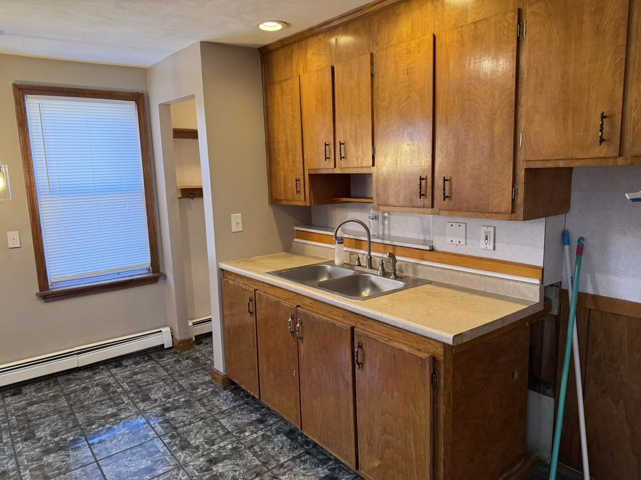 3 bed, 2 bath apartment for rent at 281 Court St Unit 2, North Plymouth — photo 14 of 19