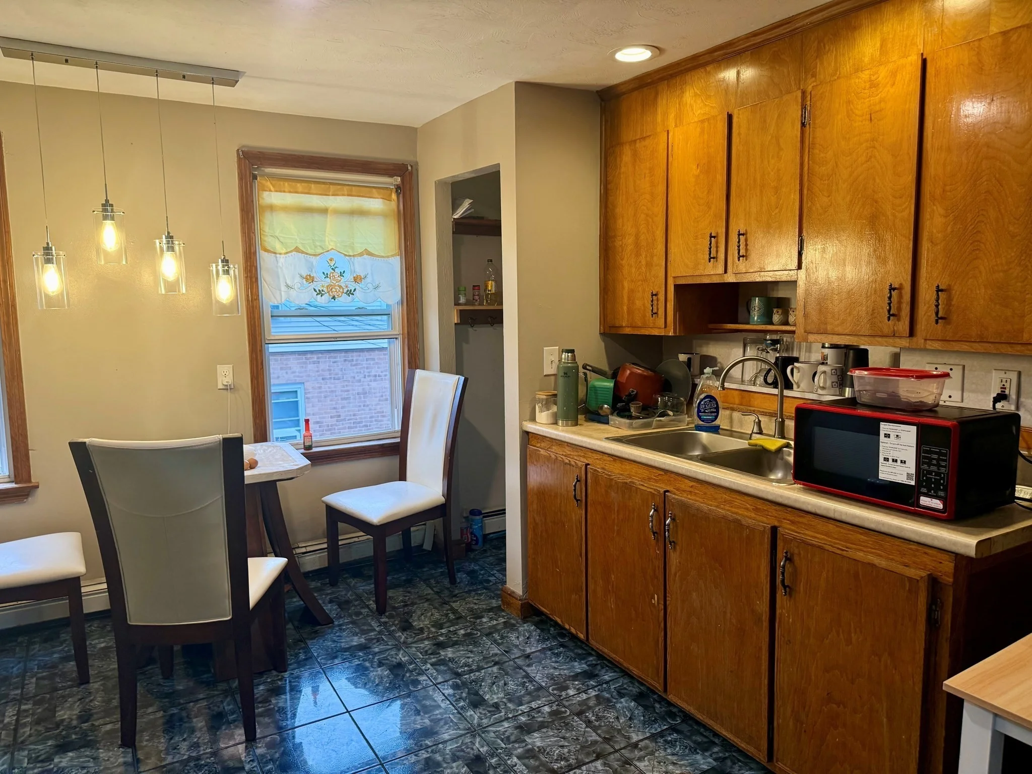 3 bed, 2 bath apartment for rent at 281 Court St Unit 2, North Plymouth — photo 4 of 5