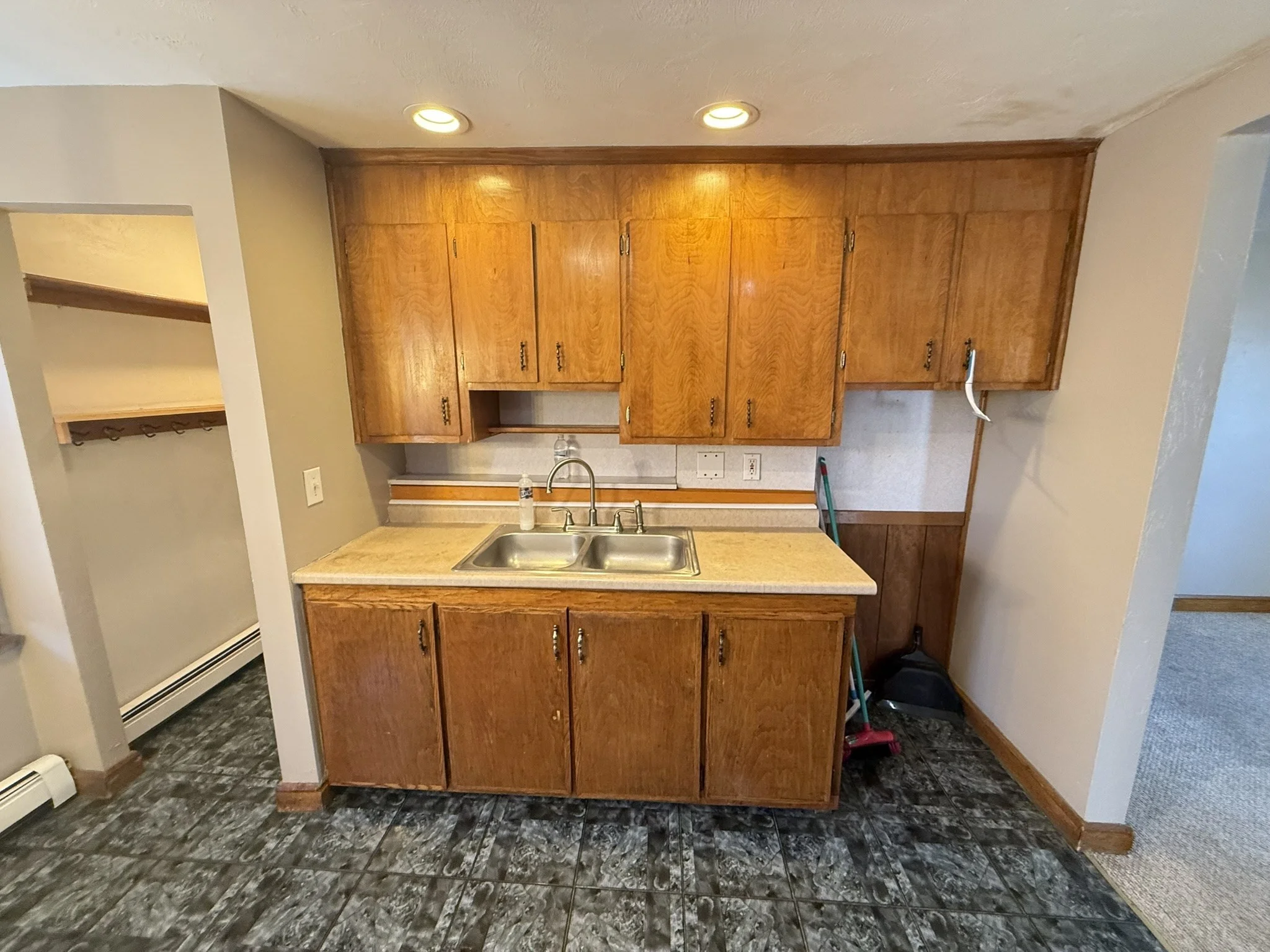 3 bed, 2 bath apartment for rent at 281 Court St Unit 2, North Plymouth — photo 8 of 19
