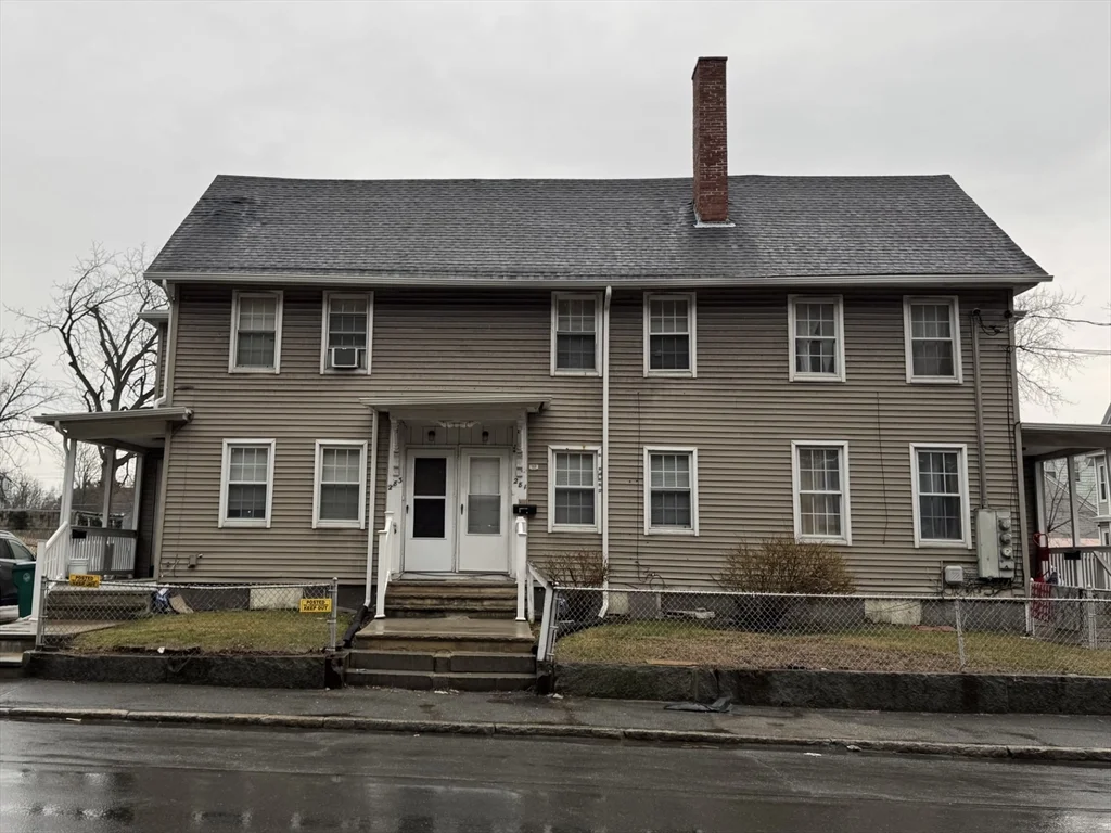 2 bed, 1 bath apartment for rent at 281 E Merrimack St Unit 1, Lowell
