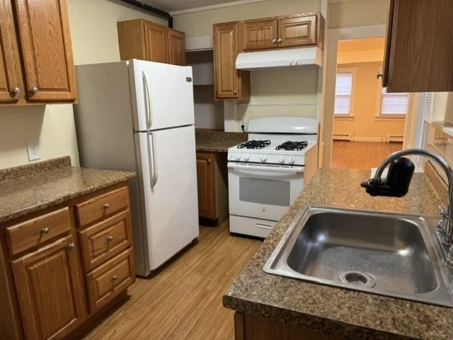 2 bed, 1 bath apartment for rent at 281 E Merrimack St Unit 1, Lowell — photo 4 of 14