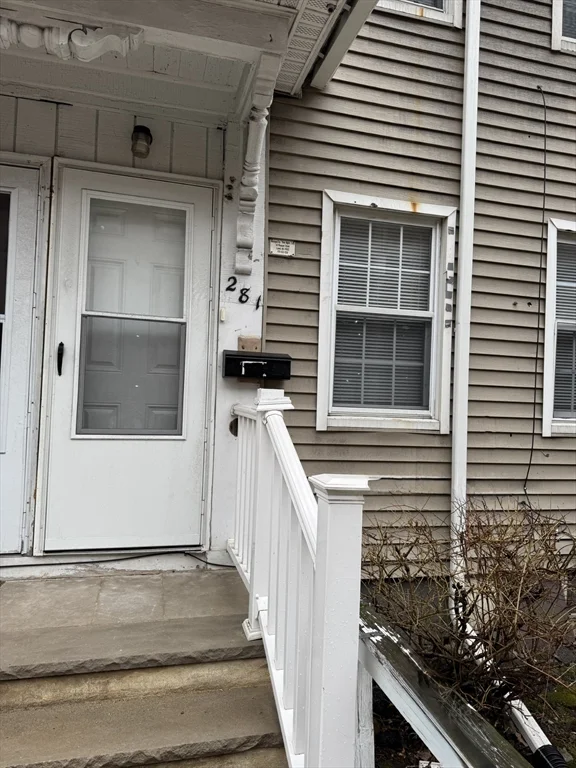 2 bed, 1 bath apartment for rent at 281 E Merrimack St Unit 1, Lowell — photo 3 of 14