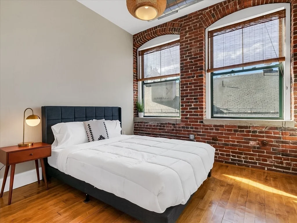 2 bed, 1 bath apartment for rent at 281 Essex St Unit 303, Salem — photo 9 of 16