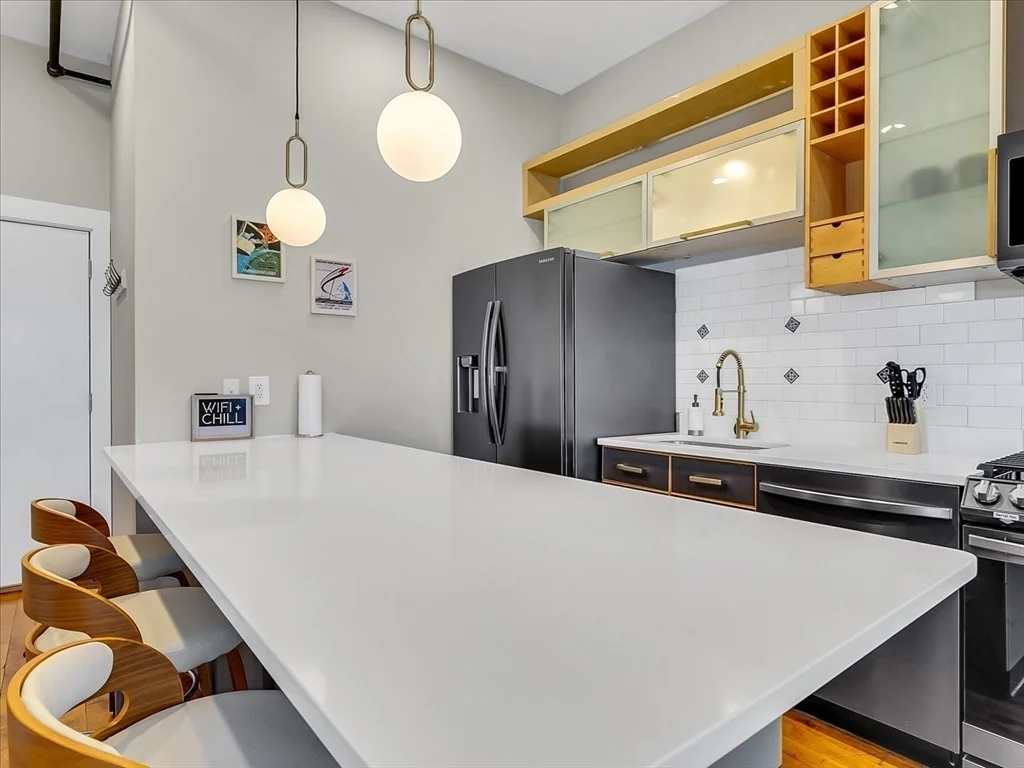 2 bed, 1 bath apartment for rent at 281 Essex St Unit 303, Salem — photo 4 of 16