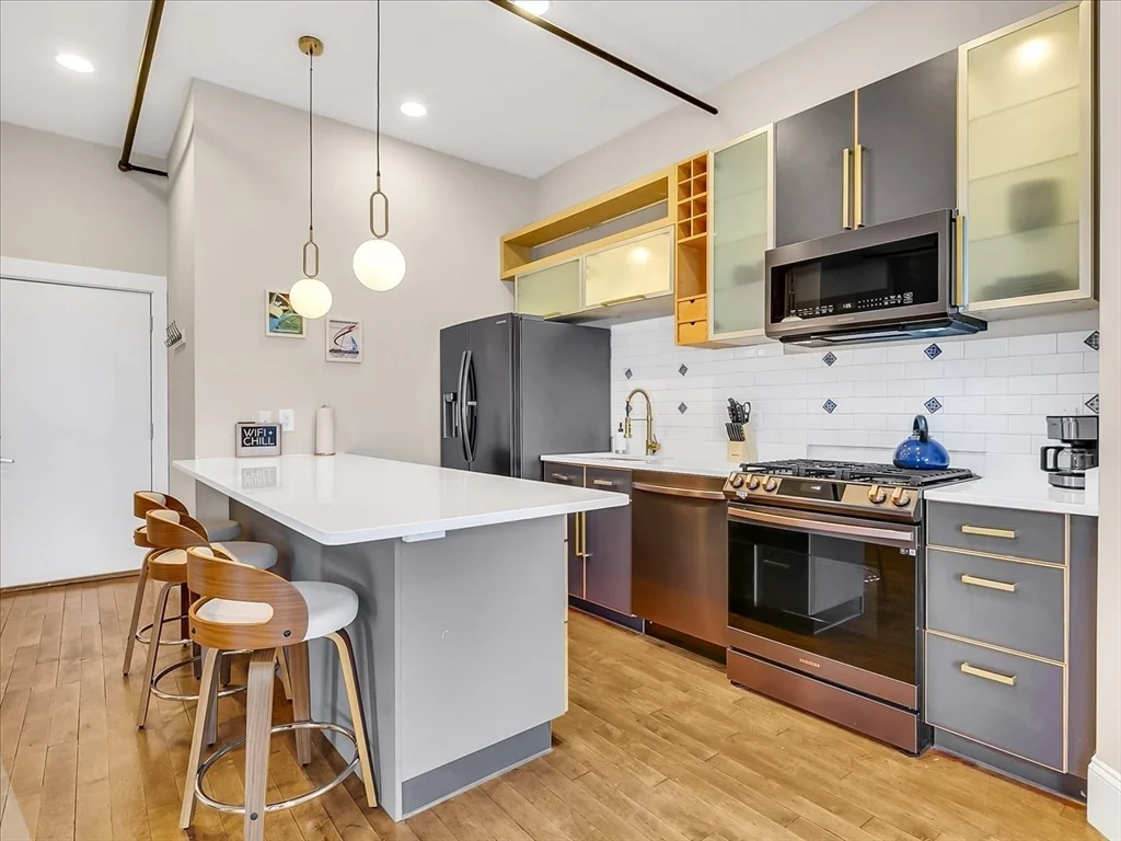 2 bed, 1 bath apartment for rent at 281 Essex St Unit 303, Salem — photo 1 of 16