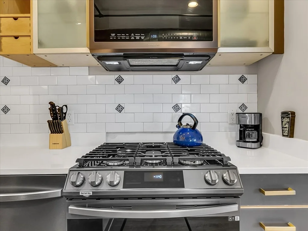 2 bed, 1 bath apartment for rent at 281 Essex St Unit 303, Salem — photo 5 of 16
