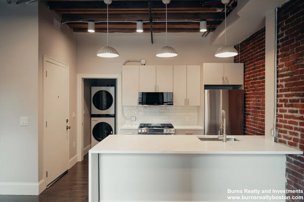 Studio bed, 1 bath apartment for rent at 281 Franklin St Unit 203, Boston Downtown — photo 1 of 4