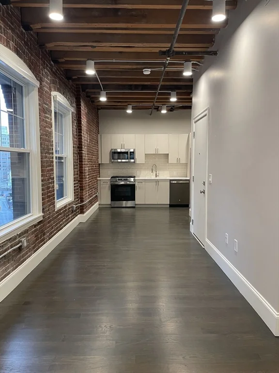 Studio bed, 1 bath apartment for rent at 281 Franklin St Unit 402, Boston Downtown — photo 2 of 25