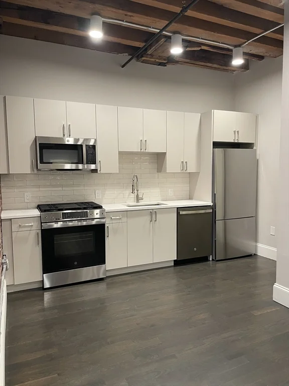 Studio bed, 1 bath apartment for rent at 281 Franklin St Unit 402, Boston Downtown — photo 4 of 25