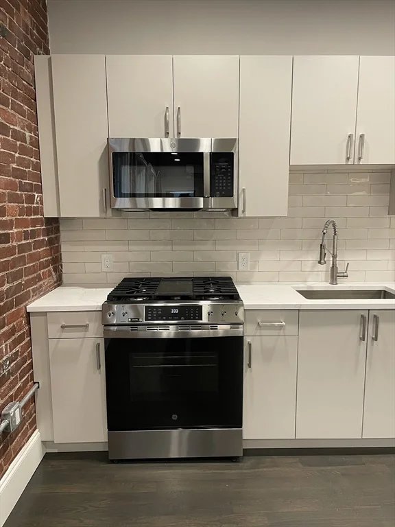 Studio bed, 1 bath apartment for rent at 281 Franklin St Unit 402, Boston Downtown — photo 5 of 25