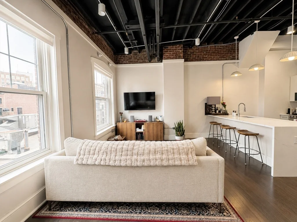 1 bed, 1 bath apartment for rent at 281 Franklin St Unit 601, Boston Downtown — photo 3 of 13
