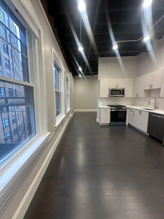 Studio bed, 1 bath apartment for rent at 281 Franklin St Unit 602, Boston Downtown — photo 2 of 11