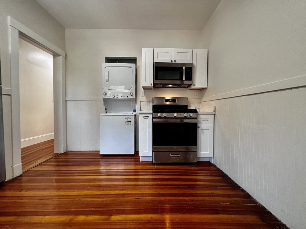 3 bed, 1 bath apartment for rent at 281 Highland Ave Unit 2a, Spring Hill — photo 4 of 14