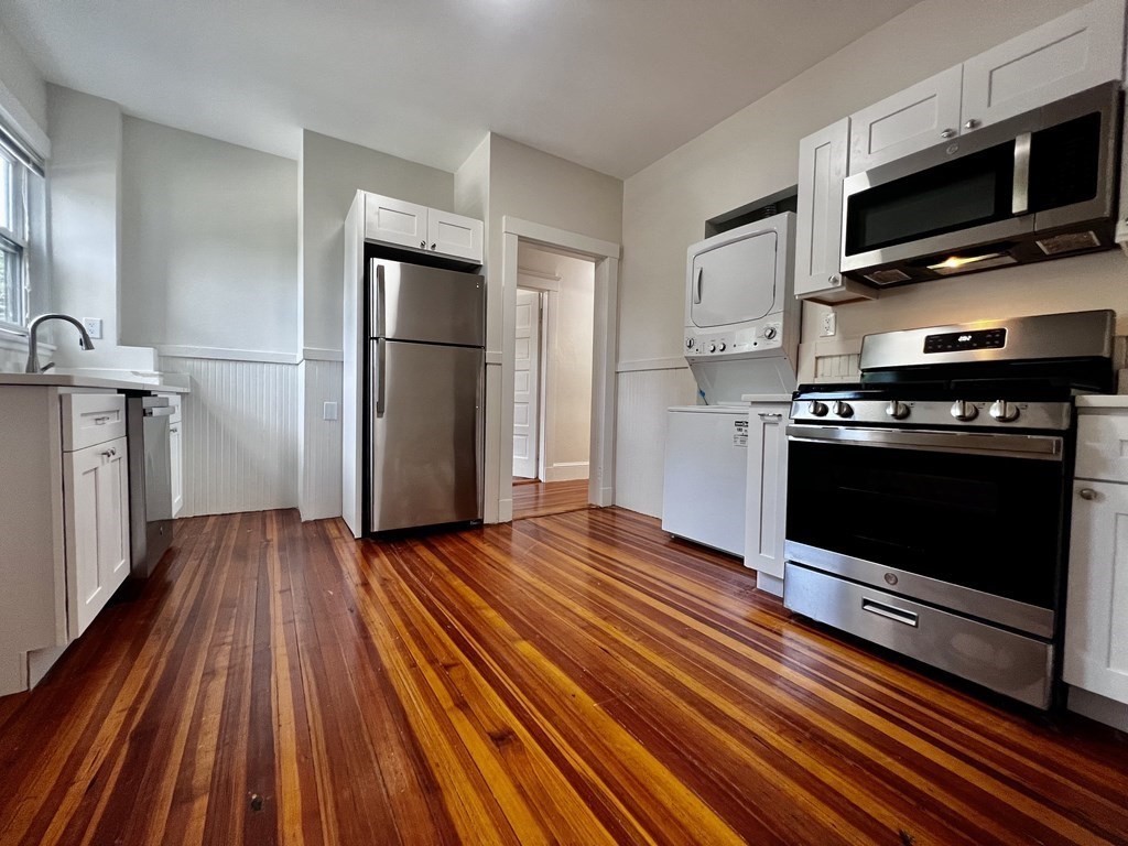 3 bed, 1 bath apartment for rent at 281 Highland Ave Unit 2a, Spring Hill — photo 3 of 14