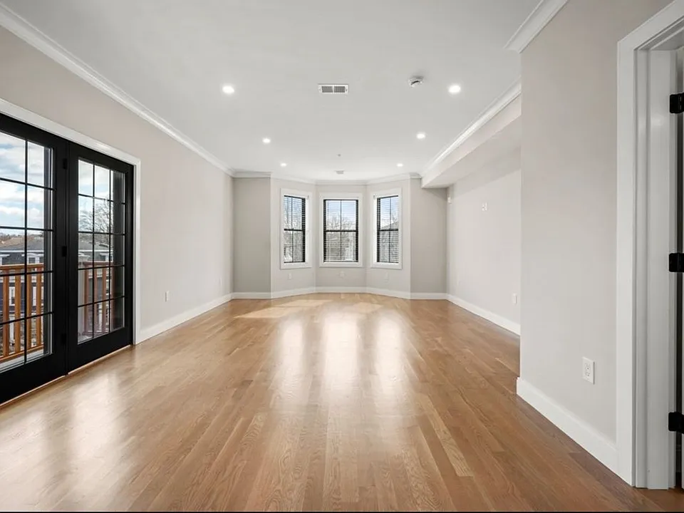 4 bed, 2 bath apartment for rent at 281 Lamartine St Unit 2, Jamaica Plain — photo 6 of 8
