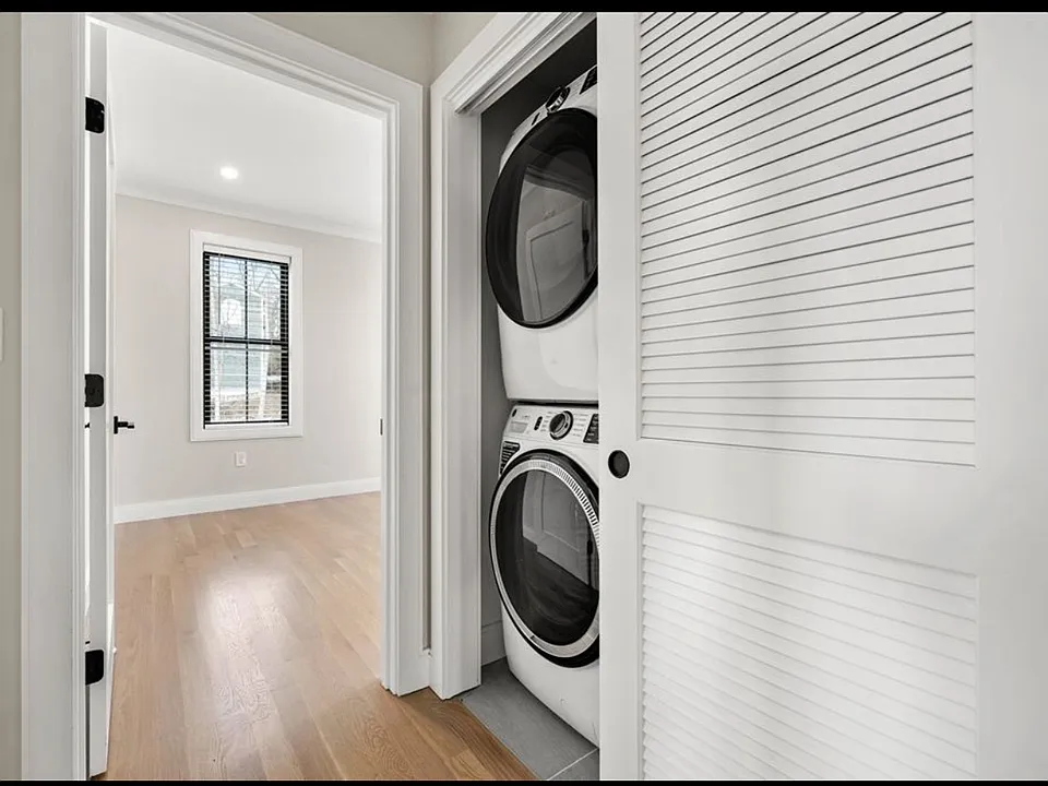 4 bed, 2 bath apartment for rent at 281 Lamartine St Unit 3, Jamaica Plain — photo 8 of 8