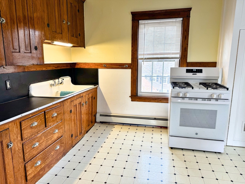 2 bed, 1 bath apartment for rent at 281 North Washington St Unit 3, North Attleboro — photo 3 of 13