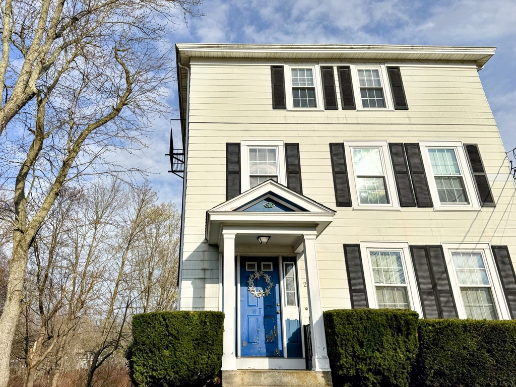 2 bed, 1 bath apartment for rent at 281 North Washington St Unit 3, North Attleboro