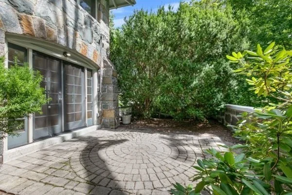 5 bed, 4+ bath apartment for rent at 281 Prince St Unit 281, Newton — photo 38 of 42