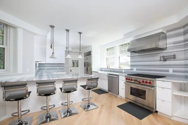 5 bed, 4+ bath apartment for rent at 281 Prince St Unit 281, Newton — photo 11 of 42