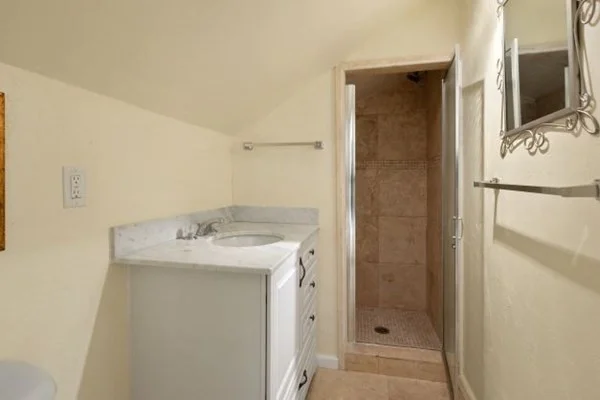 5 bed, 4+ bath apartment for rent at 281 Prince St Unit 281, Newton — photo 37 of 42