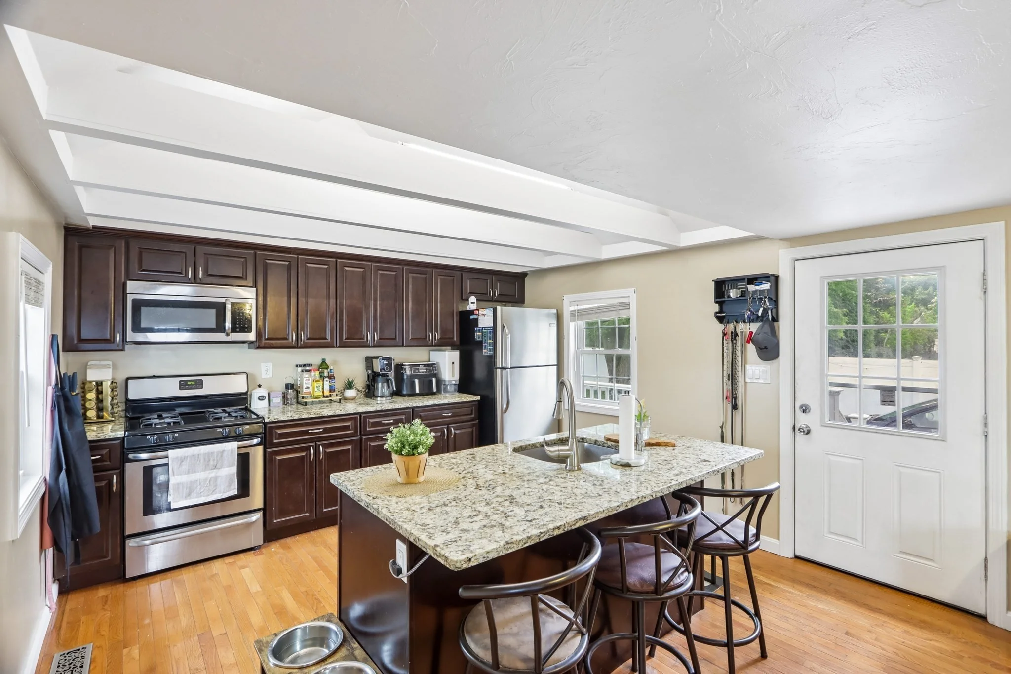 3 bed, 2 bath apartment for rent at 281 Washington St, Taunton — photo 3 of 26