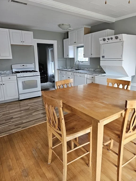 2 bed, 1 bath apartment for rent at 2812 Riverside Ave Unit 2, Somerset — photo 6 of 13