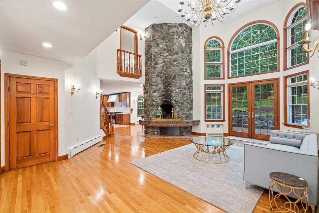 6 bed, 4+ bath apartment for rent at 282 High St, Winchester — photo 5 of 27