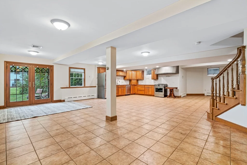 6 bed, 4+ bath apartment for rent at 282 High St, Winchester — photo 23 of 27