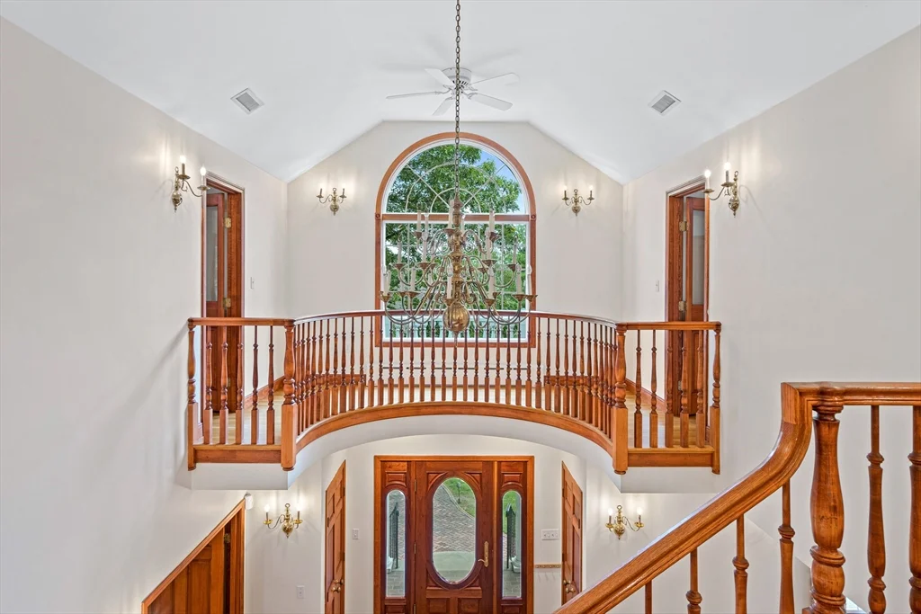 6 bed, 4+ bath apartment for rent at 282 High St, Winchester — photo 21 of 27