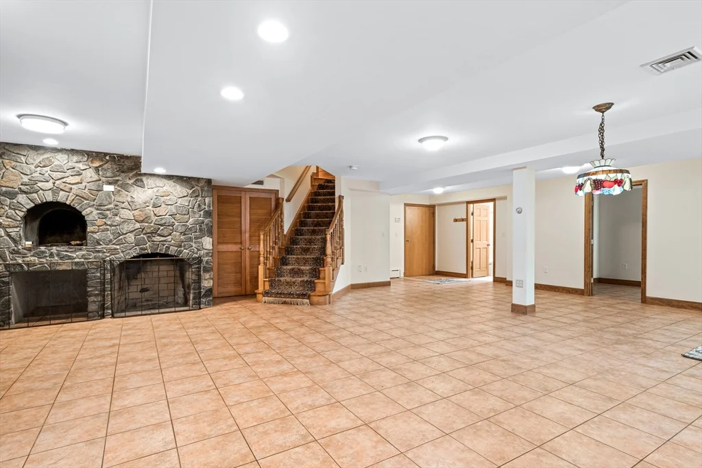 6 bed, 4+ bath apartment for rent at 282 High St, Winchester — photo 26 of 27