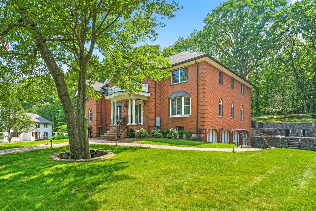 6 bed, 4+ bath apartment for rent at 282 High St, Winchester — photo 1 of 27