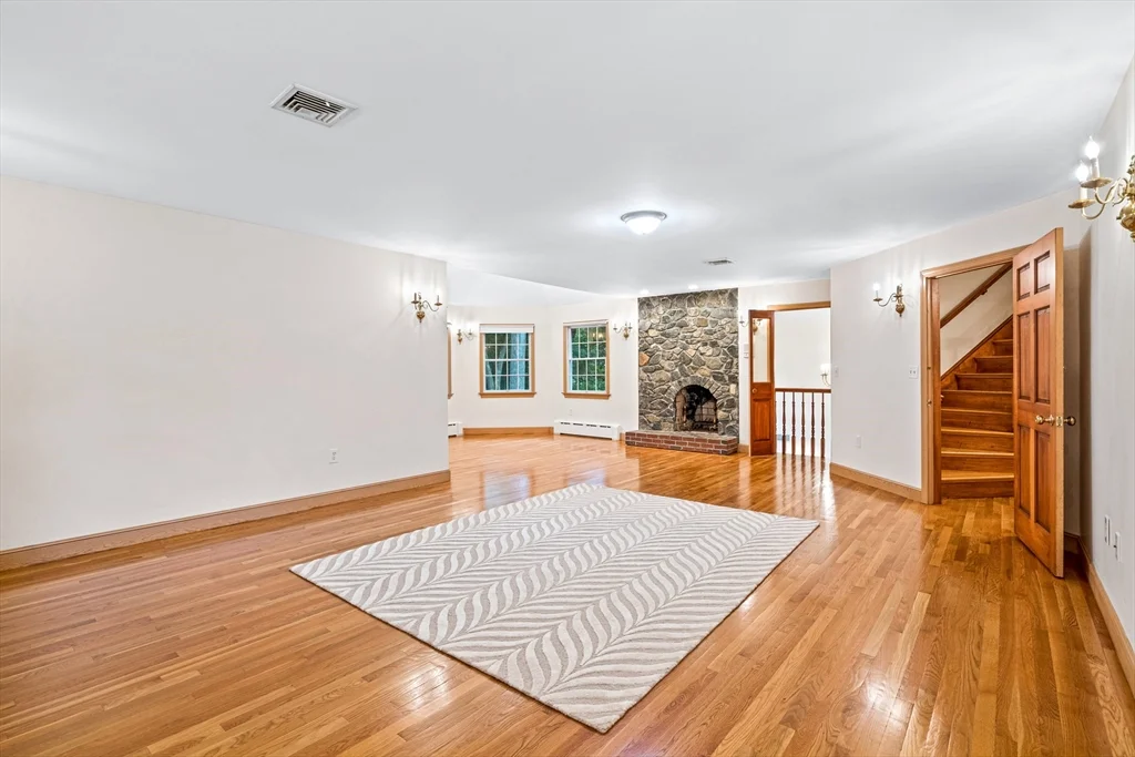 6 bed, 4+ bath apartment for rent at 282 High St, Winchester — photo 19 of 27