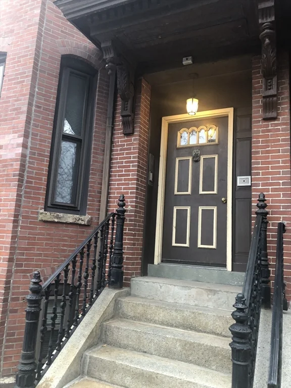 2 bed, 1 bath apartment for rent at 282 K Unit 2, South Boston