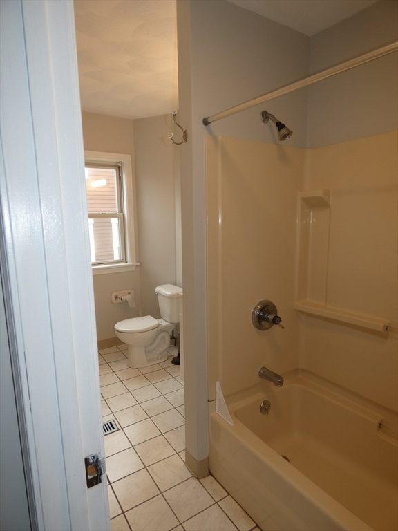 1 bed, 1 bath apartment for rent at 282 Main St Unit 2, Stoneham — photo 6 of 7