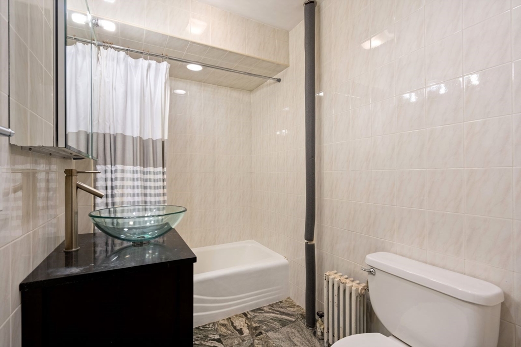 1 bed, 1 bath apartment for rent at 282 Newbury St Unit 7, Back Bay — photo 15 of 18